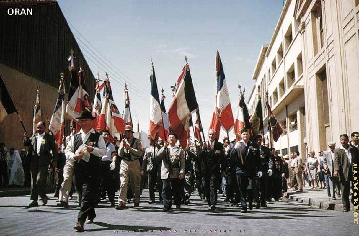 Oran - Avenue Loubet - Manisfestation 13mai 1958.jpg